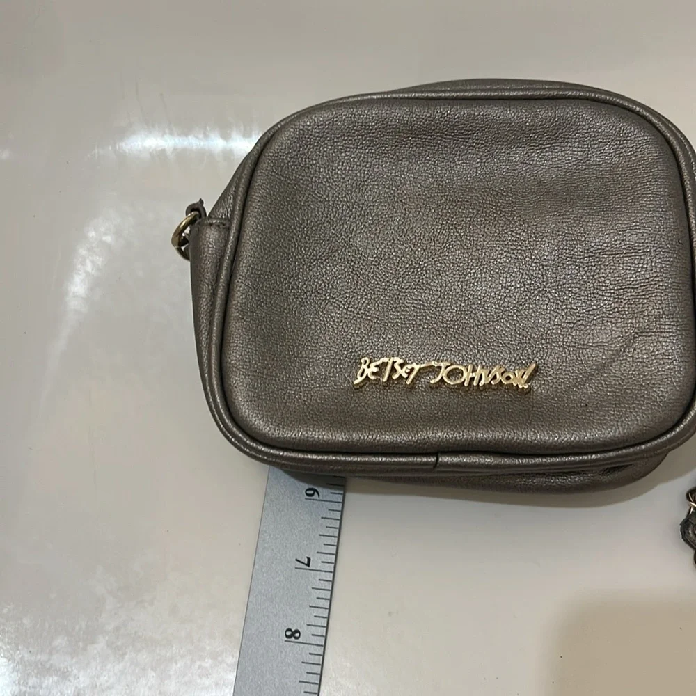 RARE BETSEY JOHNSON Pewter Leather Crossbody Chain Strap Purse with Rose Buttons